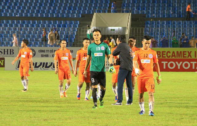 HLV Lê Huỳnh Đức chia tay khán giả Đà Nẵng